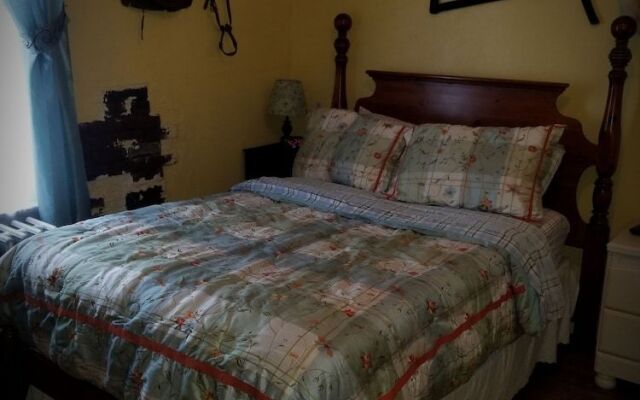 Hatfield McCoy House Inn