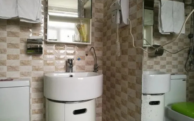 Yangzhong Yizhou Hotel