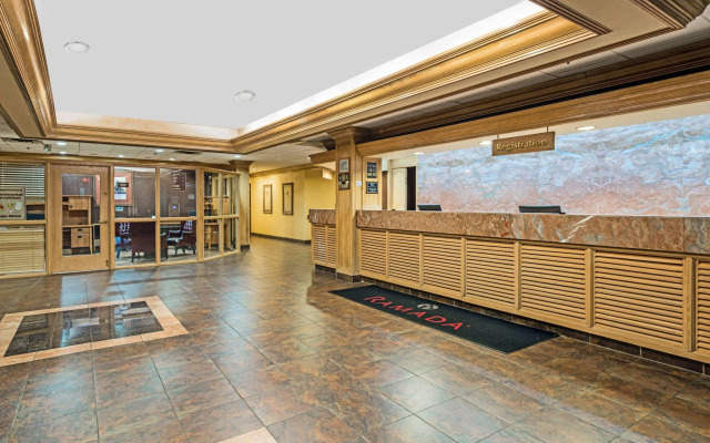 Ramada Louisville Downtown North