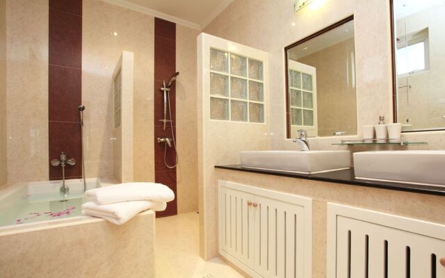 The Chase and Foxlea Executive Villas