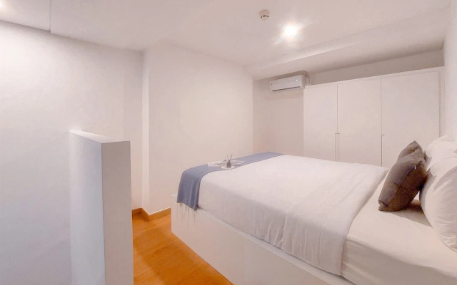 Homey and Comfy Studio Loft at Kingland Avenue Apartment