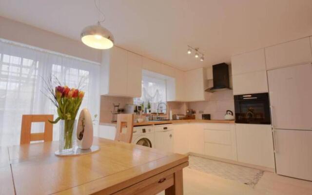 Swafield House - Parking - Modern 2 Bed - Marvello Properties