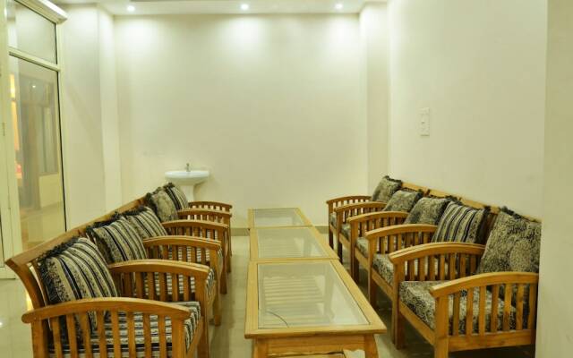 OYO 7372 Platinum Inn