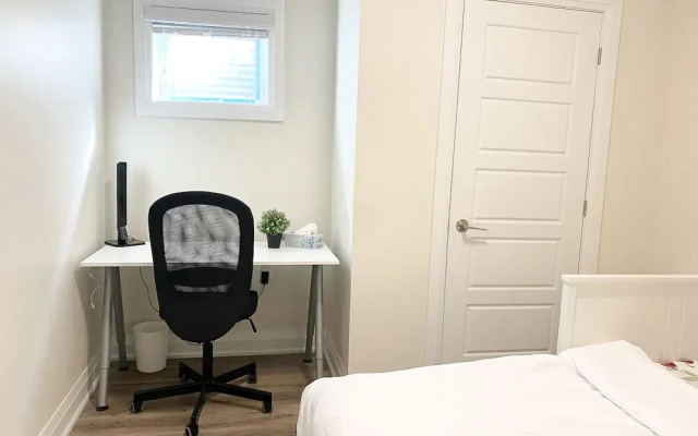 Brand New Walk Out Bsmt Apt Near Beach