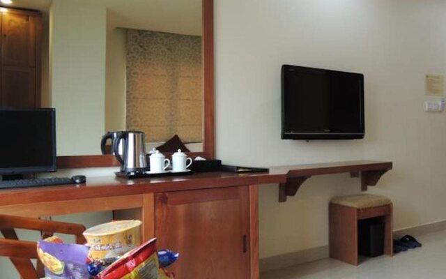 B Hotel