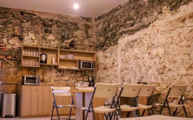 Bourbon St Hostal Boutique - Hostel