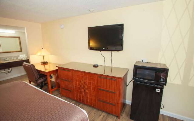 Travelodge by Wyndham Macon West