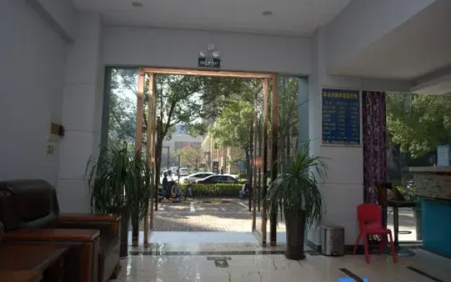 Huaji Business Hotel