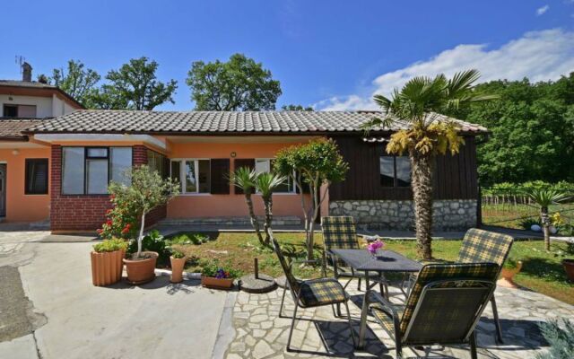 Bungalow Franjo Montmorillon 15509