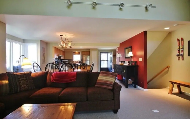 Woods 81 3 Bedroom Condo by Redawning