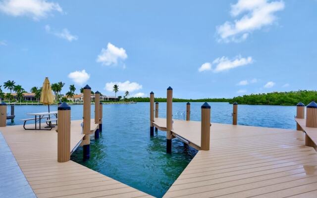 Waterfront Home on key lot With Pool/view of River