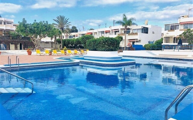 Cozy Apartment With Pool