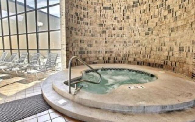 University Inn & Suites