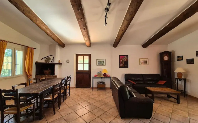 Single Storey Holiday Home With Swimming Pool