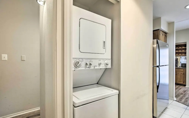 Comfortable Dallas Condo Close to Attractions