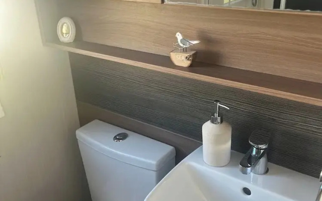 Seaside Escape - Cayton Bay Cabin