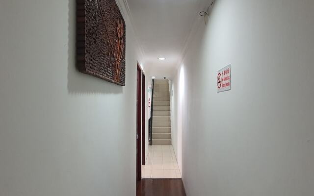 OYO 90997 Hoover Room