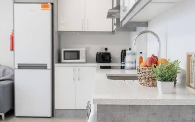 Livestay - Luxury 2bed Apartment With Free Parking