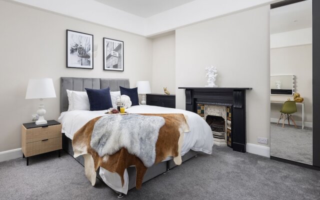 Luxurious 4 Bed House - Sleeps 8