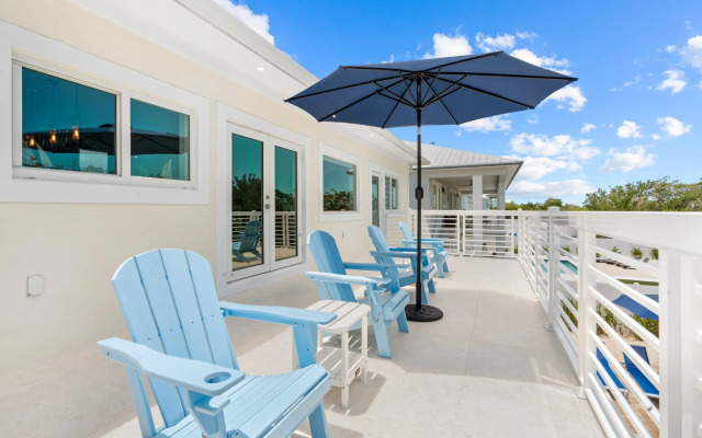 Paradise Point Pool Dock Lounges BBQ