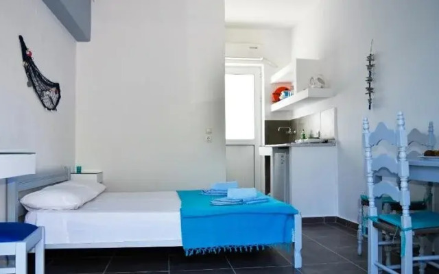 Antomar Apartments and Studios