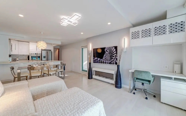 Art Deco Broadway Master Bedroom Only