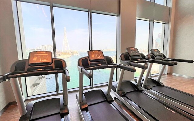 Luxury beach front apartment with balcony Dubai Marina