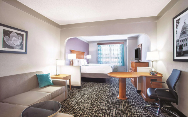 La Quinta Inn And Suites Jackson Airport