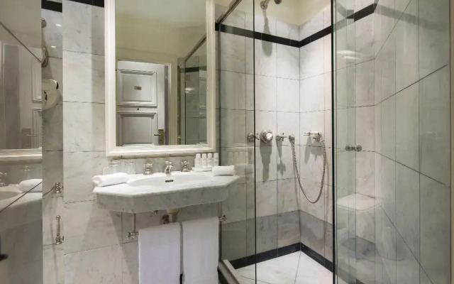 Le Dokhan’s Paris Arc de Triomphe, a Tribute Portfolio Hotel
