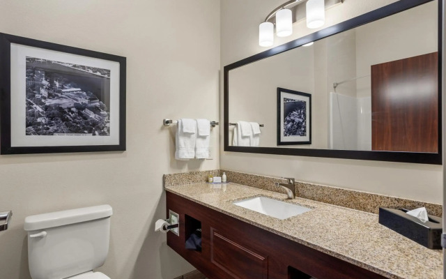 Cobblestone Hotel & Suites - De Pere/Green Bay