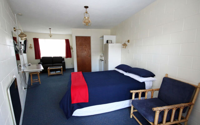Midway Pacifica Lodge