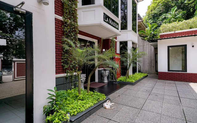 RedDoorz Premium near RS Pondok Indah