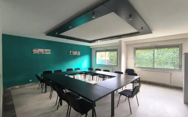 Adonis Lyon Est Hôtel Artys
