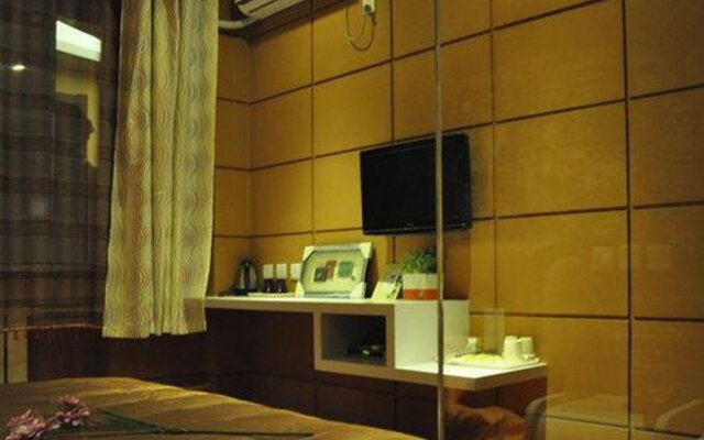 Dalian Seasons Urban Theme Hotel