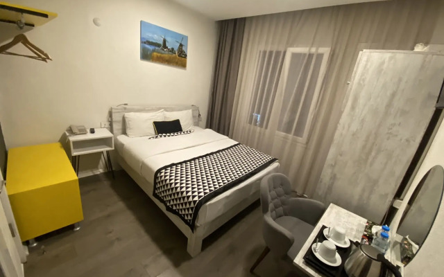 Piano Hotel