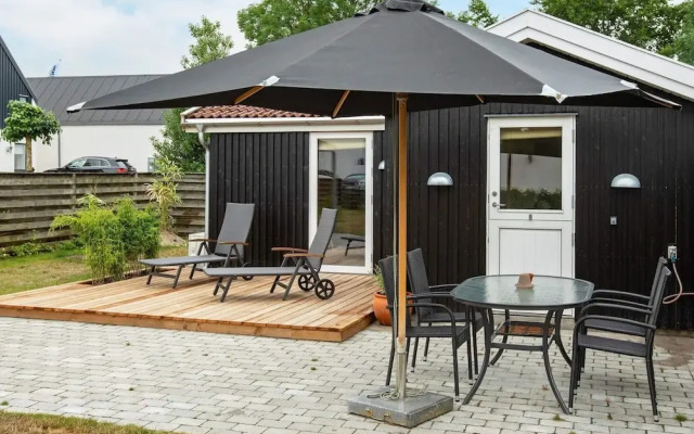 6 Person Holiday Home in Vaeggerlose