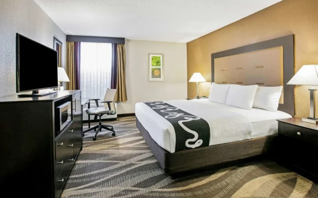 La Quinta Inn & Suites Dallas - Las Colinas