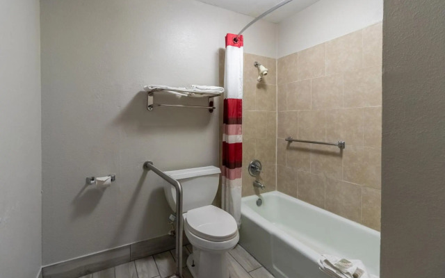 Red Roof Inn & Suites Jackson, TN