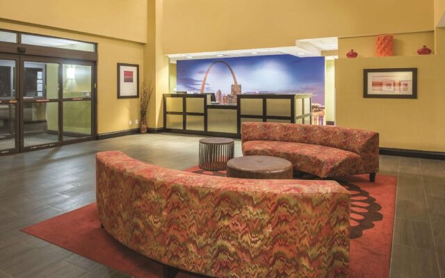 Holiday Inn Express St. Louis Arpt Maryland Hgts