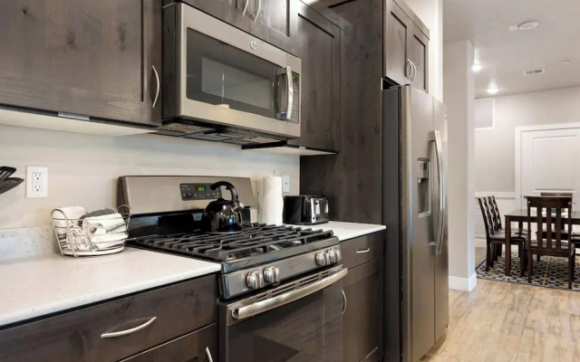 Walking on Sunshine Ground Level