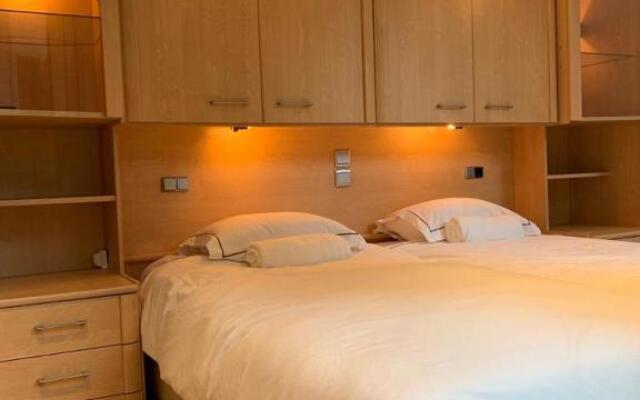 lovely two bedroom apartment with free parking