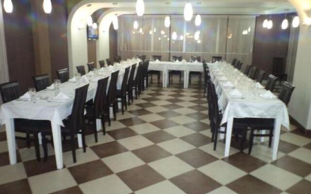 Garni Hotel Tri "O"