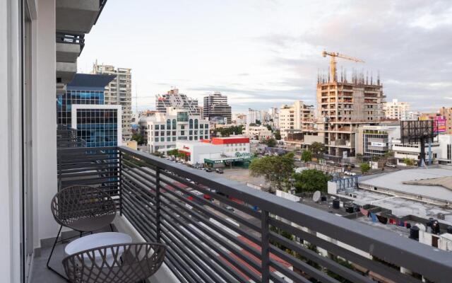 King-pool-CityView-Gym-WiFi-1br-YellowKey