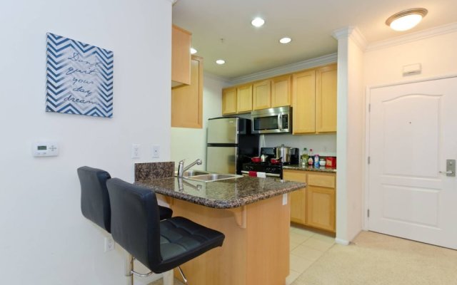 Top Downtown Location, Fast WIFI, & Free Parking! (P-1)
