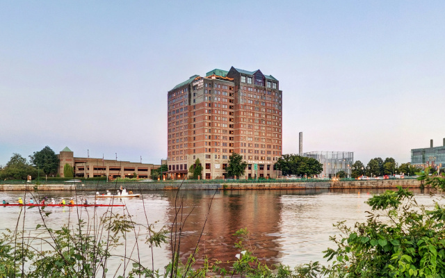 DoubleTree Suites by Hilton Hotel Boston - Cambridge