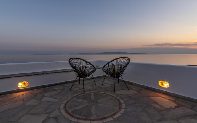 La Chapelle Est and Ouest in Tinos