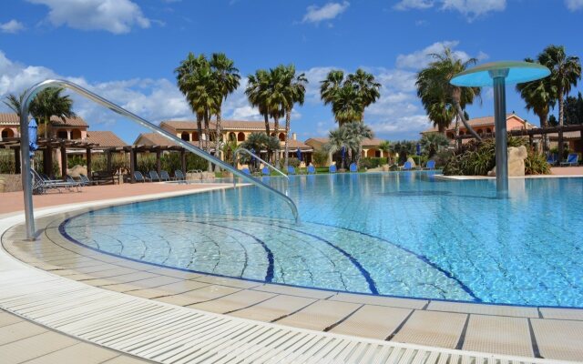 Lantana Resort Hotel & Apartments