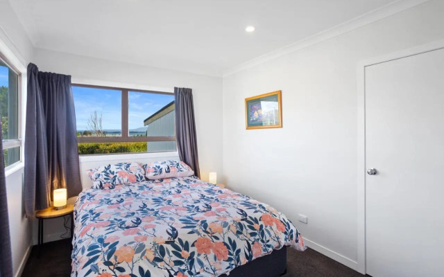 Coastal Breeze - Waihi Holiday Home