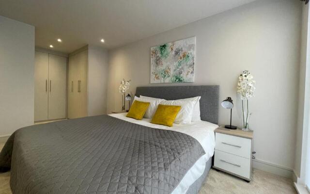 Spectacular 2 Bedroom Apartment in Great Location