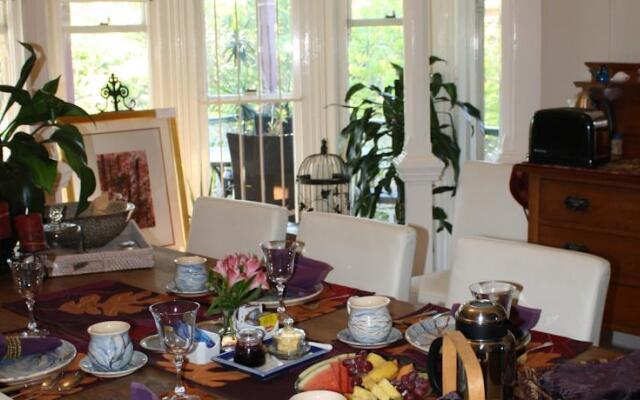 布里斯班纳拉可帕馆住宿加早餐旅馆(Naracoopa Bed & Breakfast & Pavilion Brisbane)